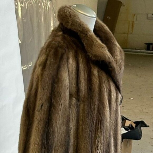 xtra long fur coat size medium was 3995 now only 995 - Picture 2 of 4